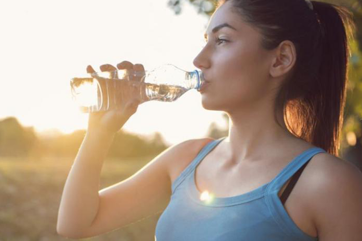 como-hdratarse-correctamente-en-cada-estacion-salud-humana